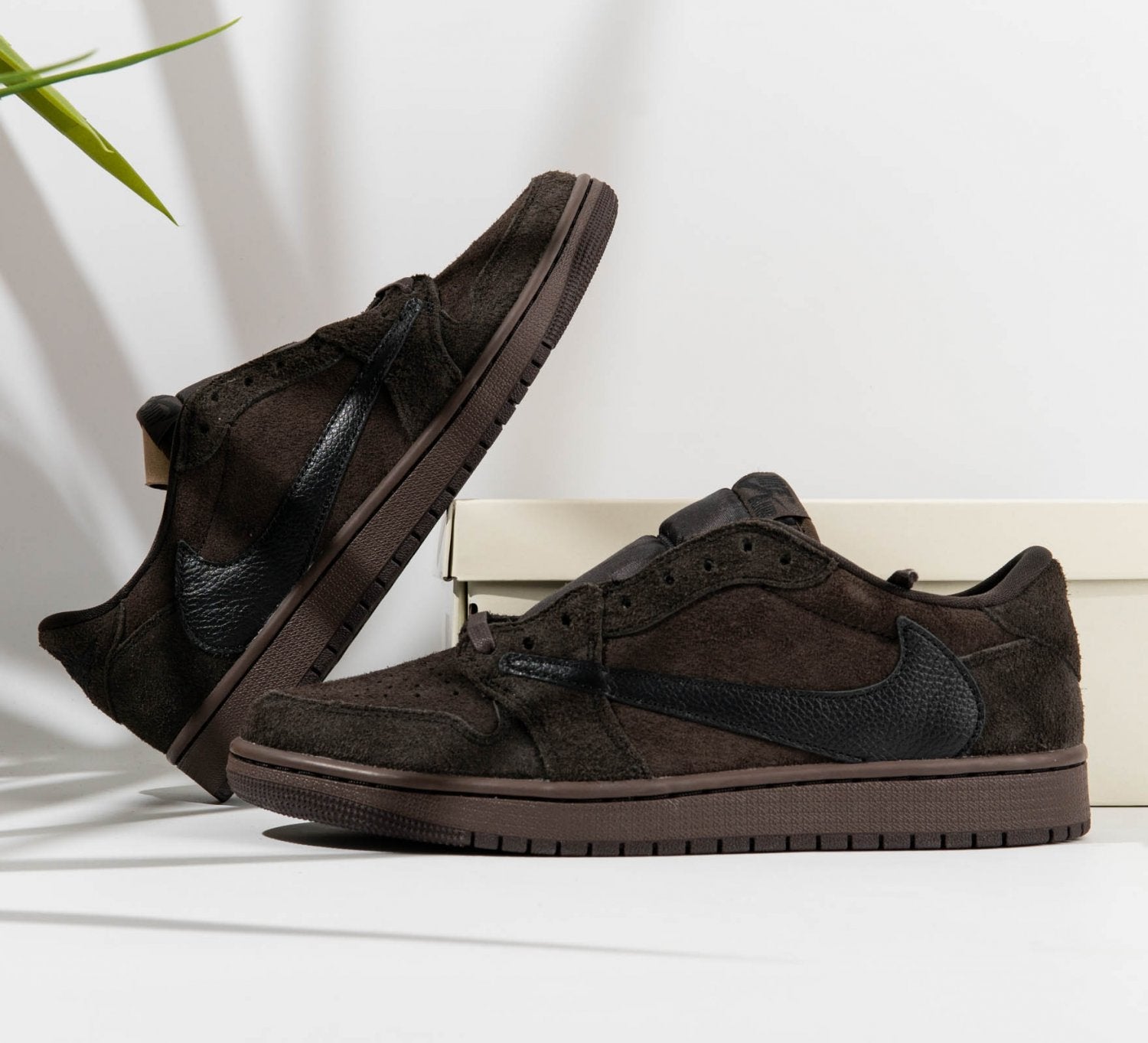 De langverwachte release van de Jordan 1 Retro Low OG SP 'Travis Scott Velvet Brown'