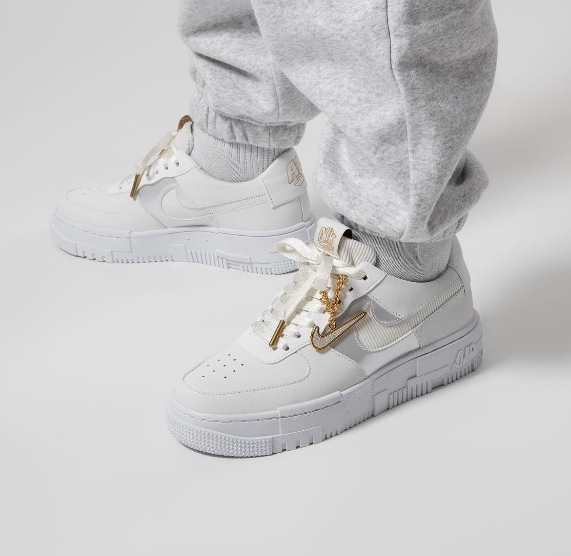 Nike Air Force 1 Low Pixel