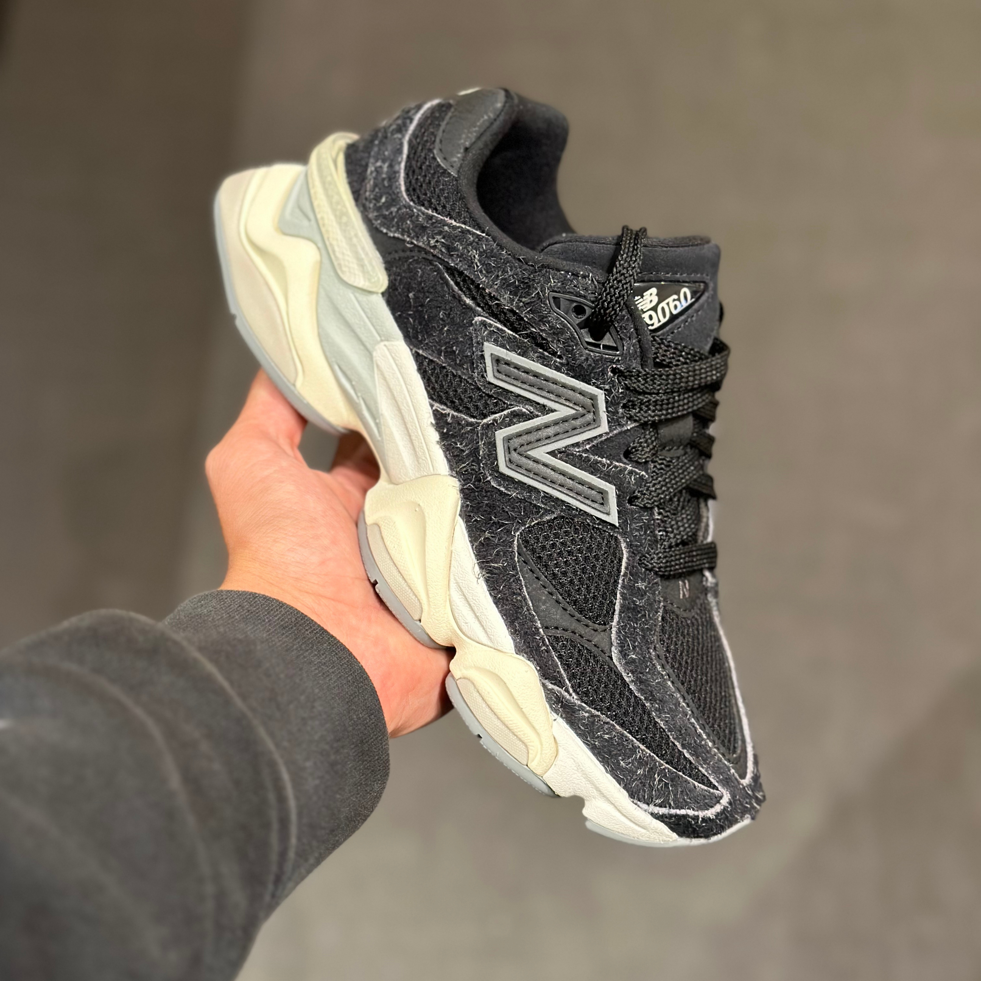 NEW BALANCE 9060  SEA SALT BLACK