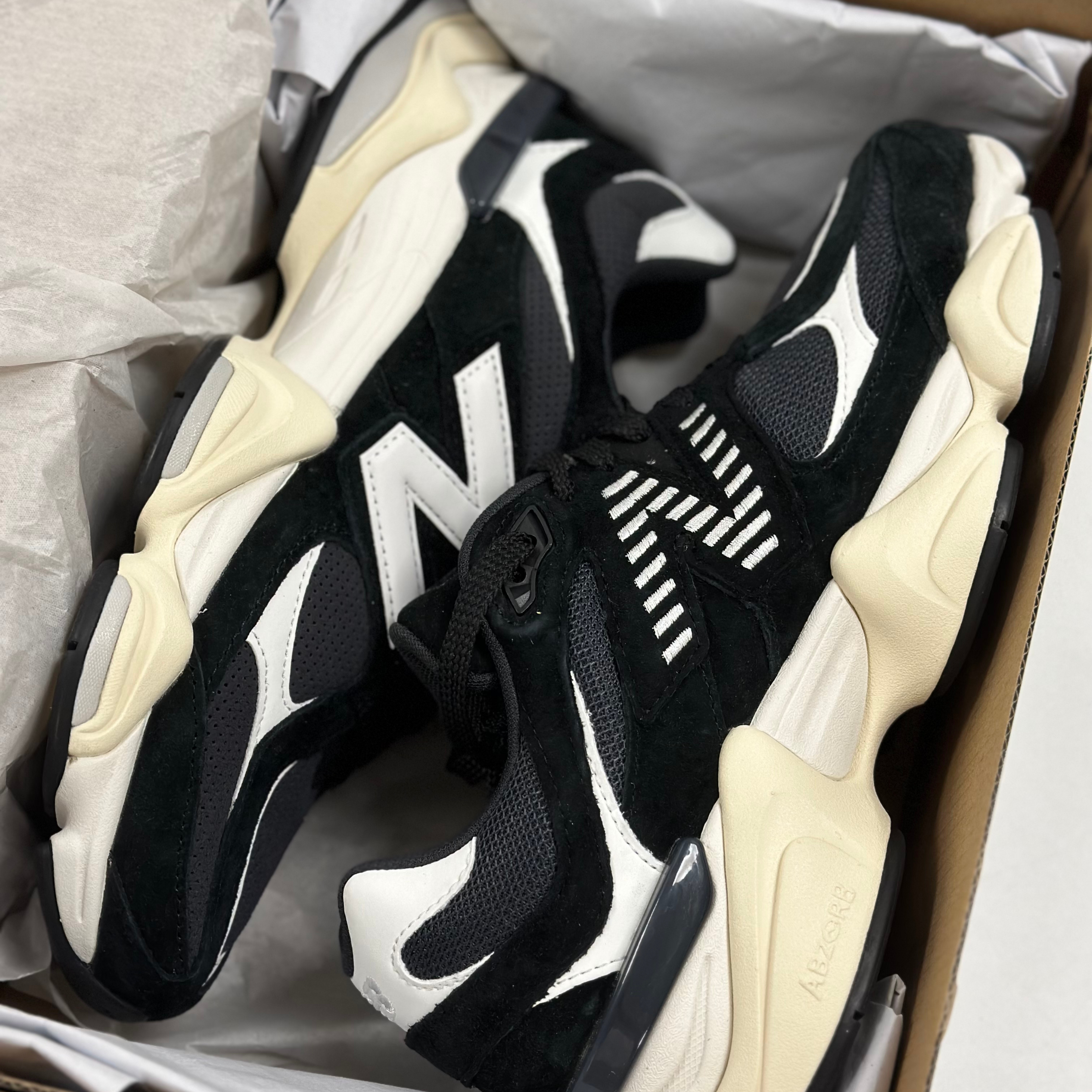 NEW BALANCE 9060 BLACK WHITE