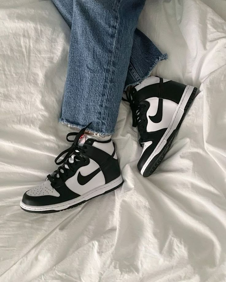 Nike Dunk High Black White