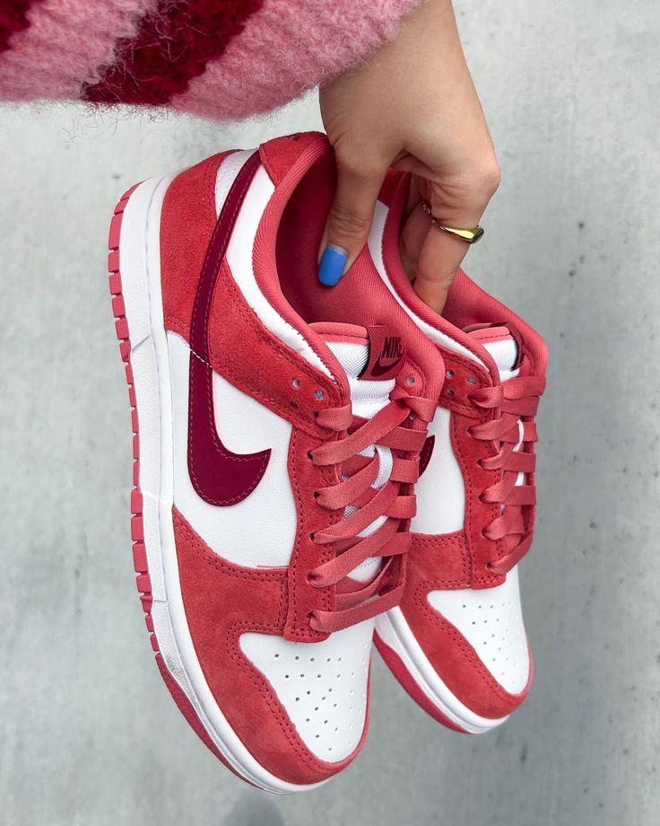 Nike Dunk Low Valentine's Day