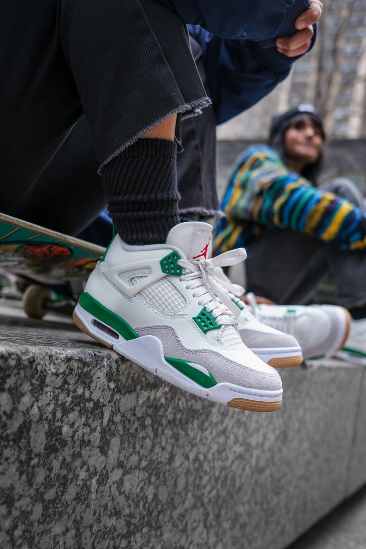 Nike SB x Air Jordan 4 Retro Pine Green