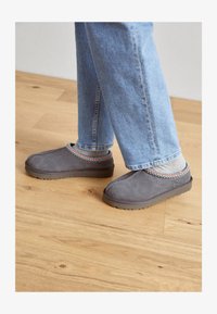 UGG Tasman Slipper Dark Grey