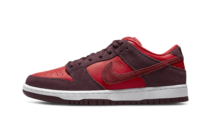 SB Dunk Low Cherry - DM0807-600