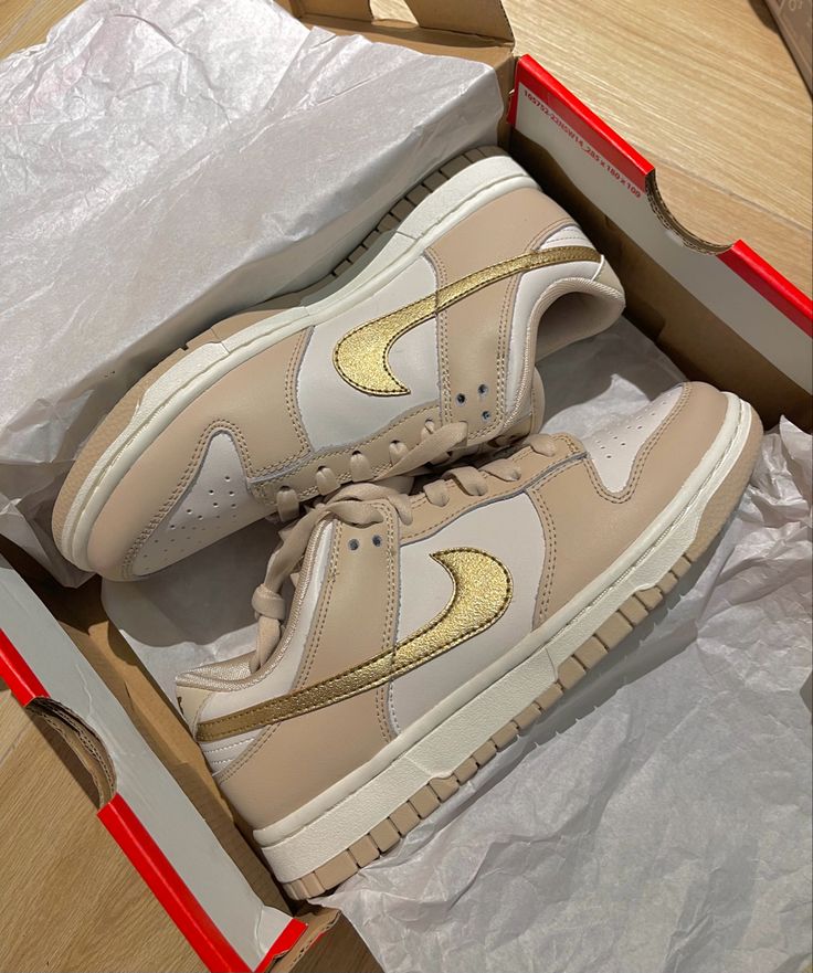 Nike Dunk Low Phantom Metallic Gold